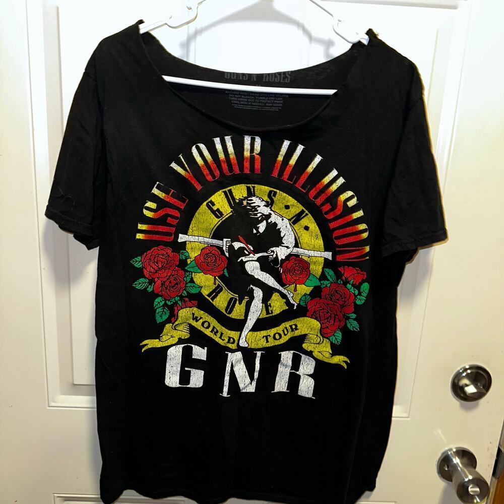 Guns n roses raw neckline size m